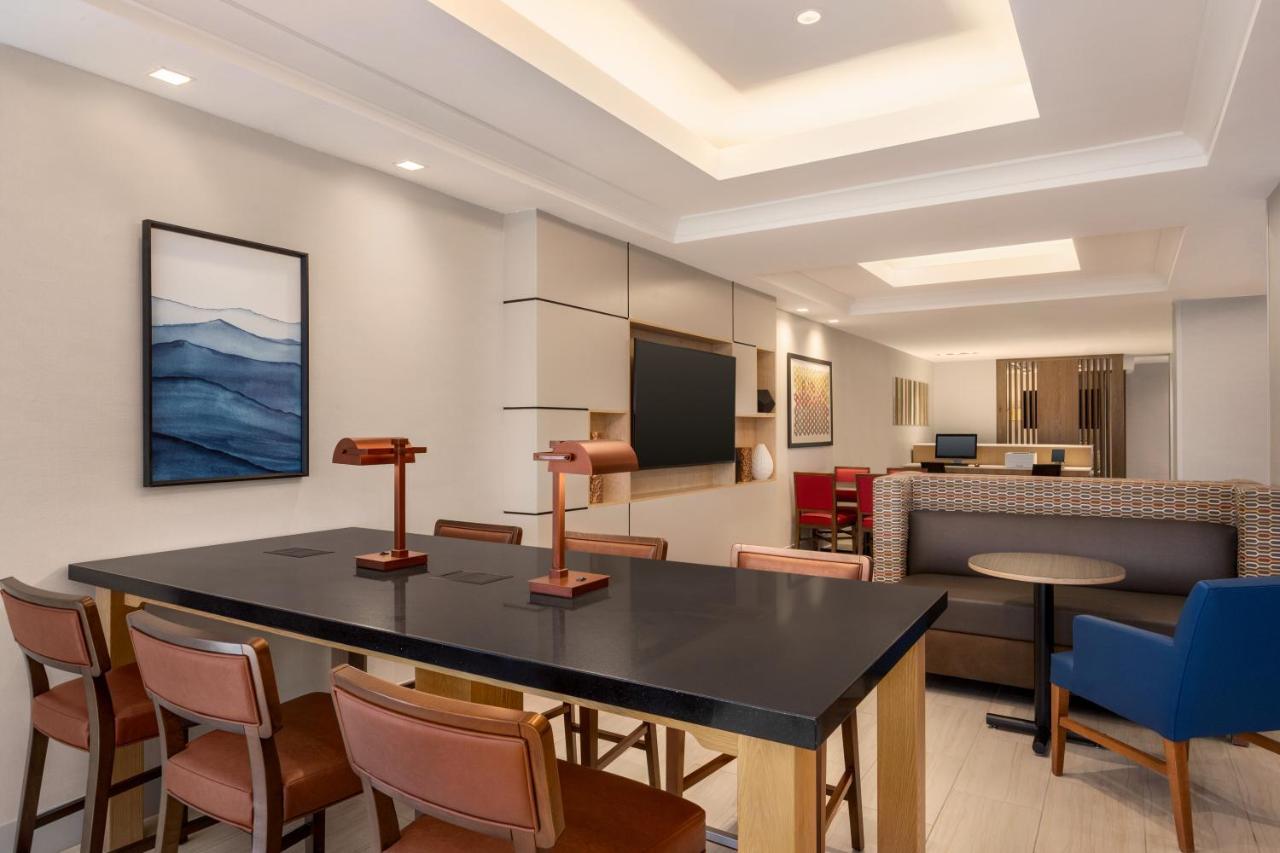 Holiday Inn Express & Suites Denver Airport By Ihg Bagian luar foto