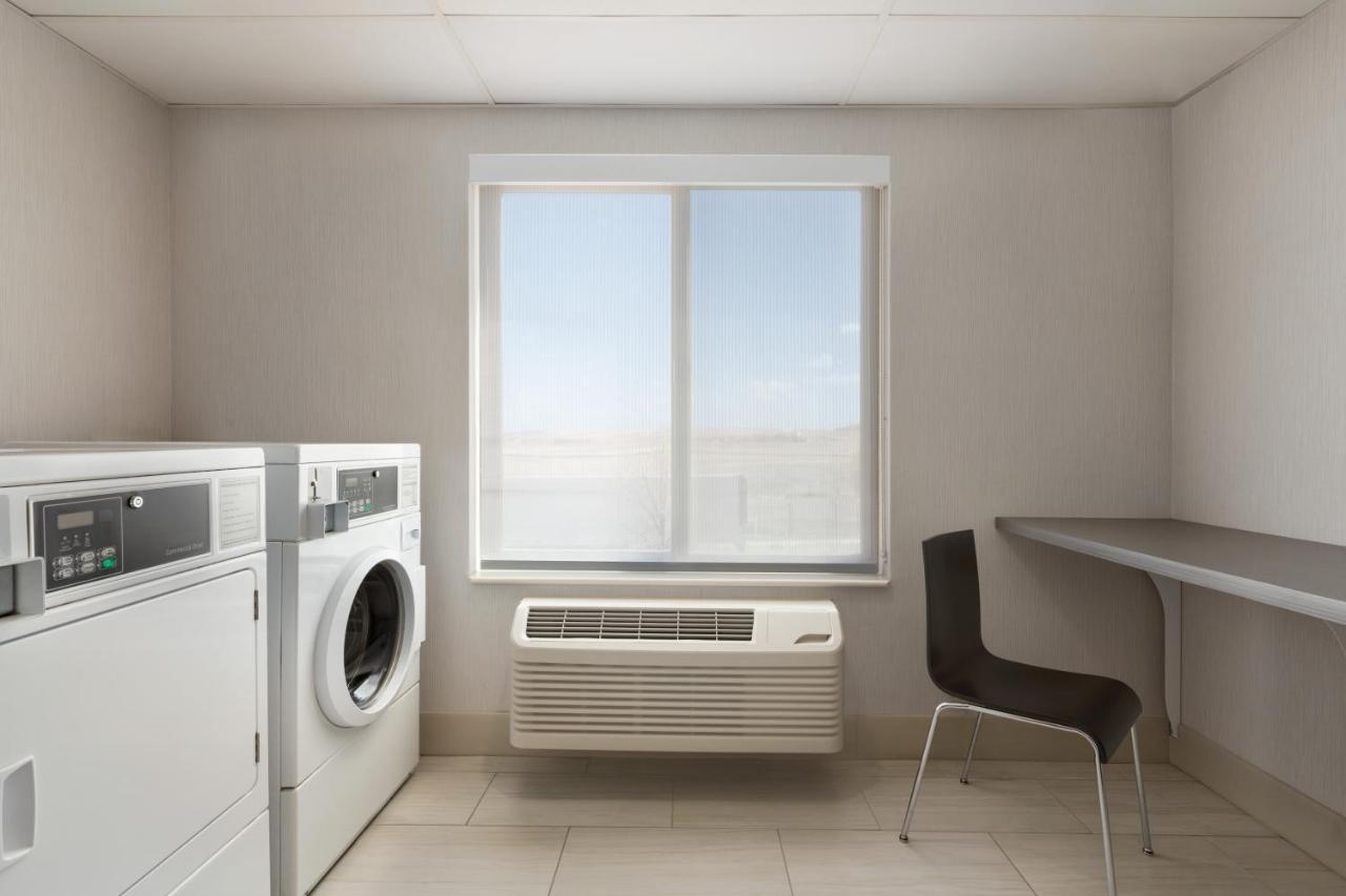 Holiday Inn Express & Suites Denver Airport By Ihg Bagian luar foto