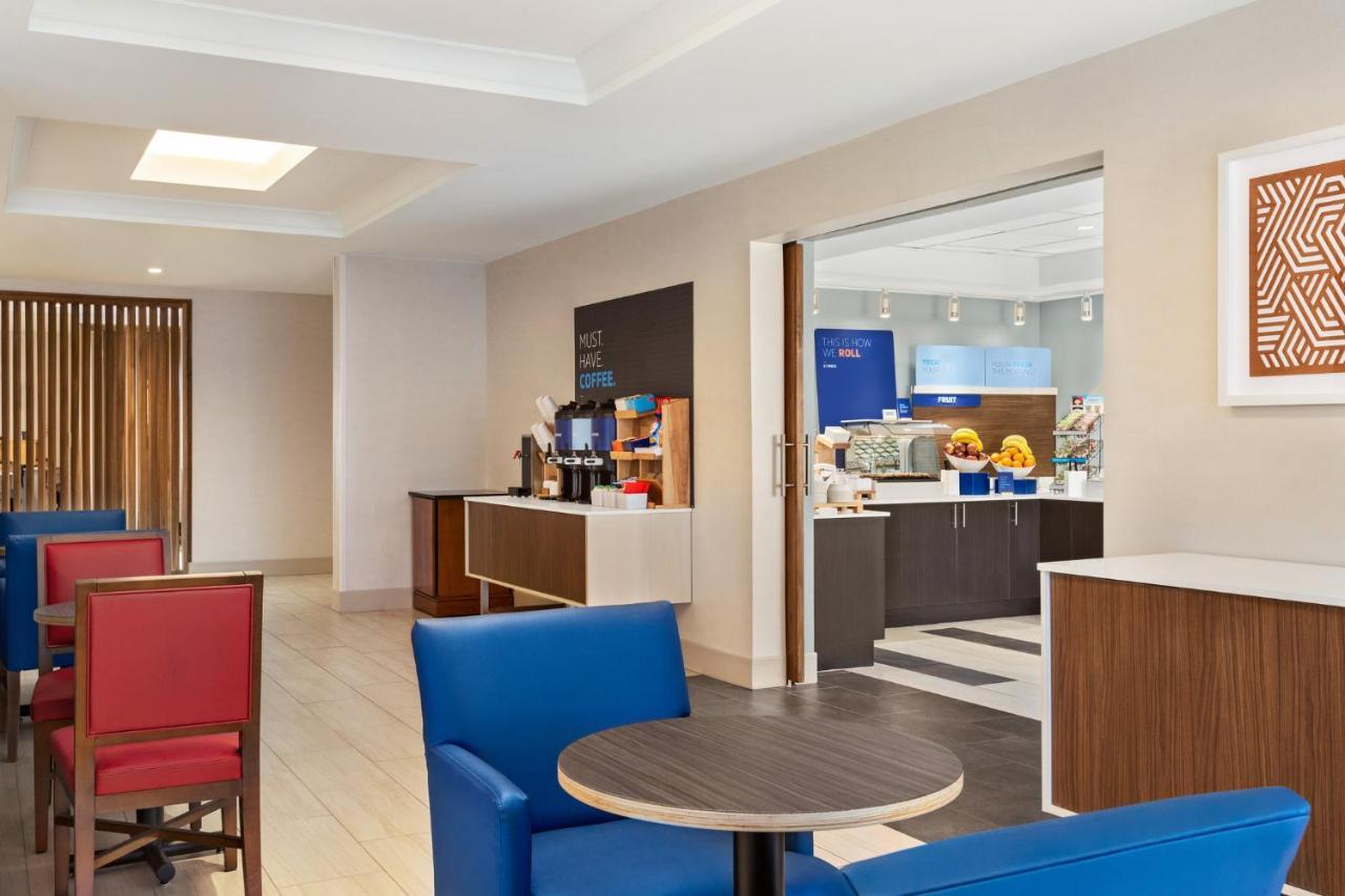 Holiday Inn Express & Suites Denver Airport By Ihg Bagian luar foto