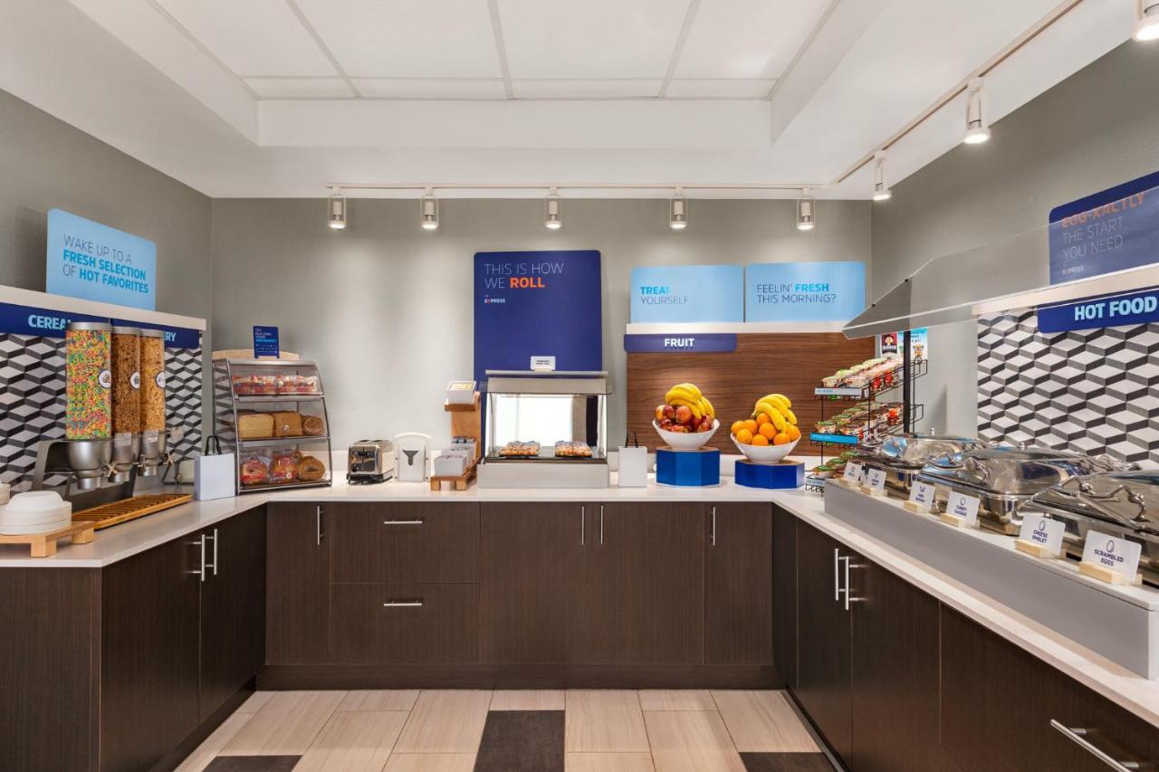 Holiday Inn Express & Suites Denver Airport By Ihg Bagian luar foto