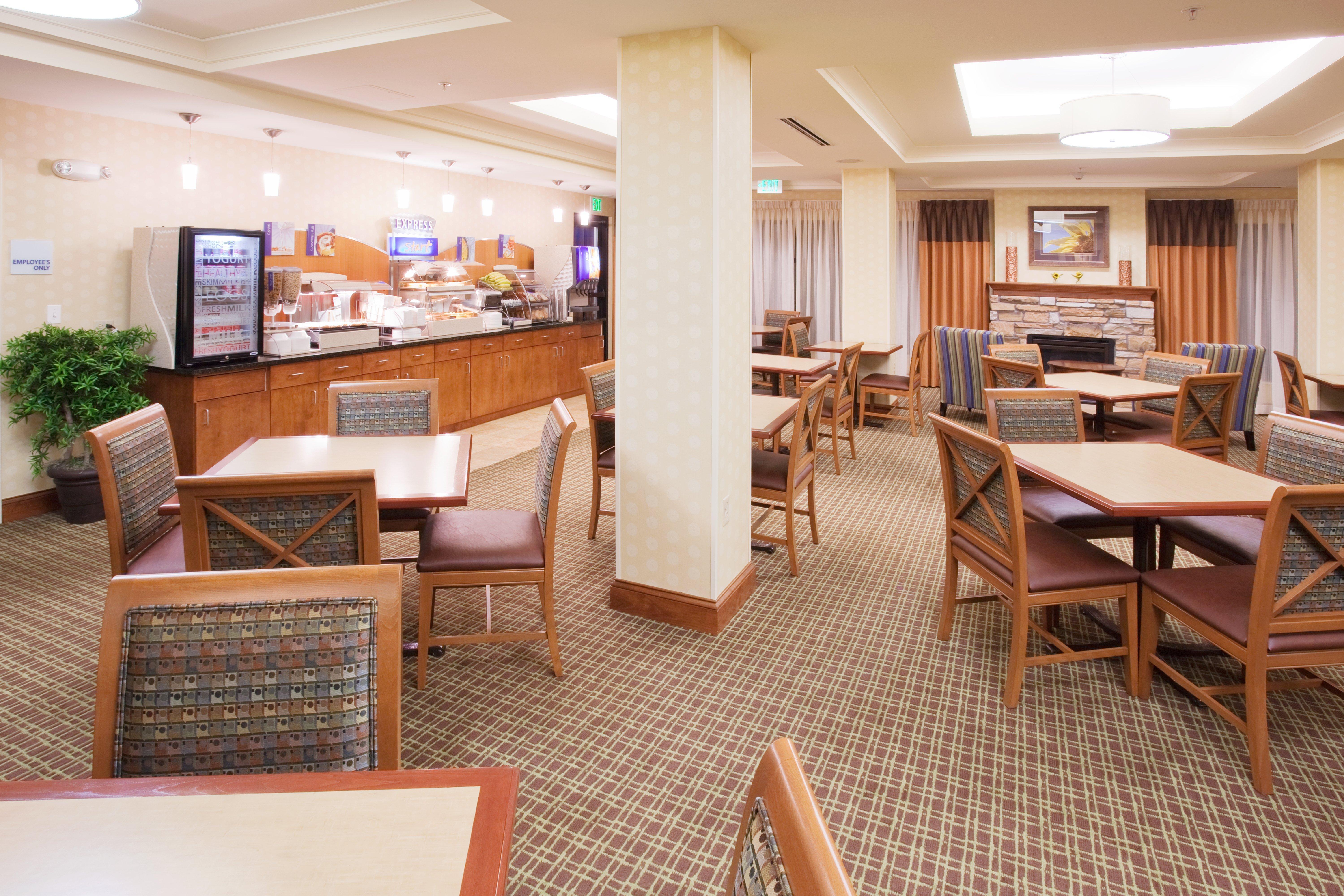 Holiday Inn Express & Suites Denver Airport By Ihg Bagian luar foto
