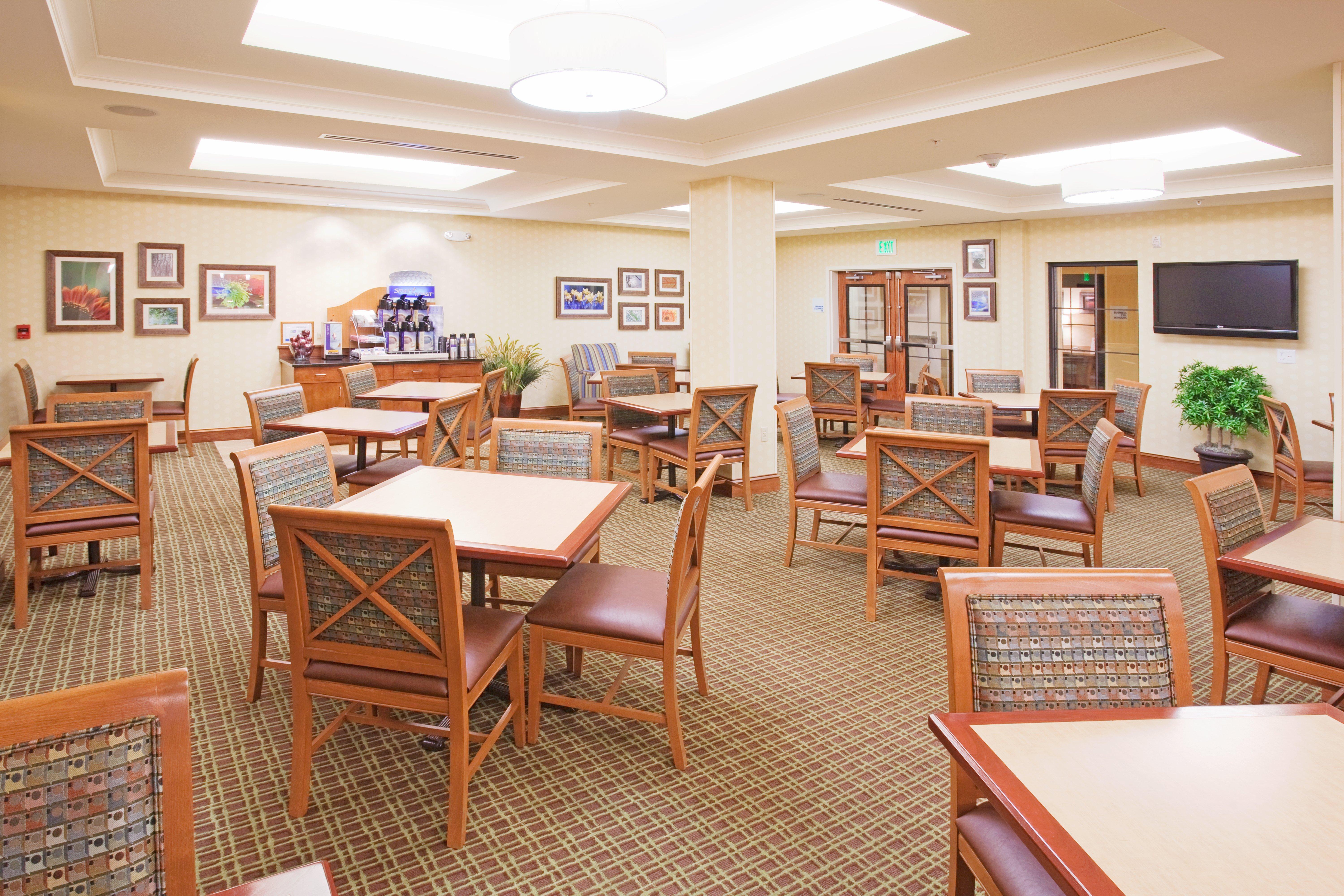 Holiday Inn Express & Suites Denver Airport By Ihg Bagian luar foto
