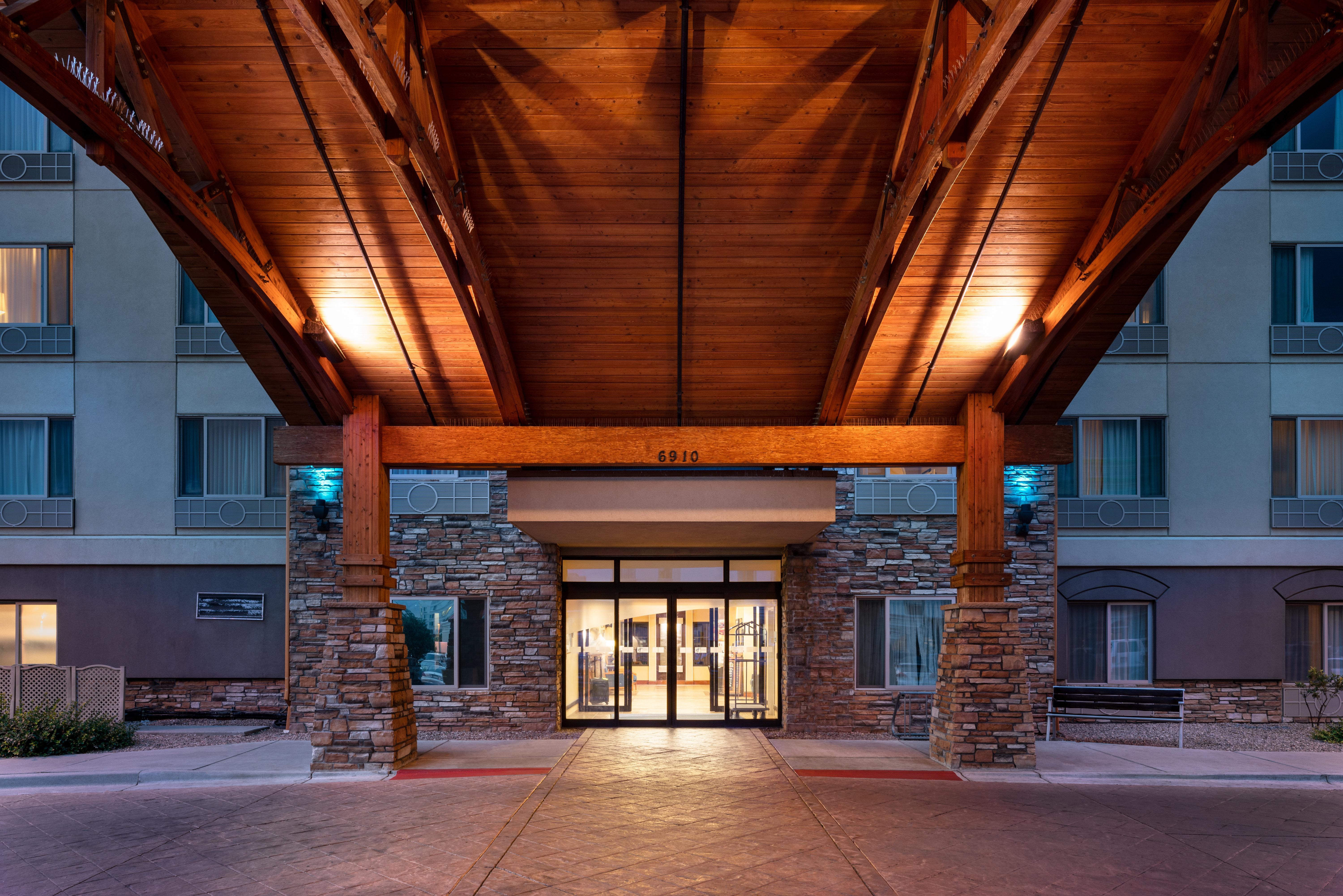 Holiday Inn Express & Suites Denver Airport By Ihg Bagian luar foto